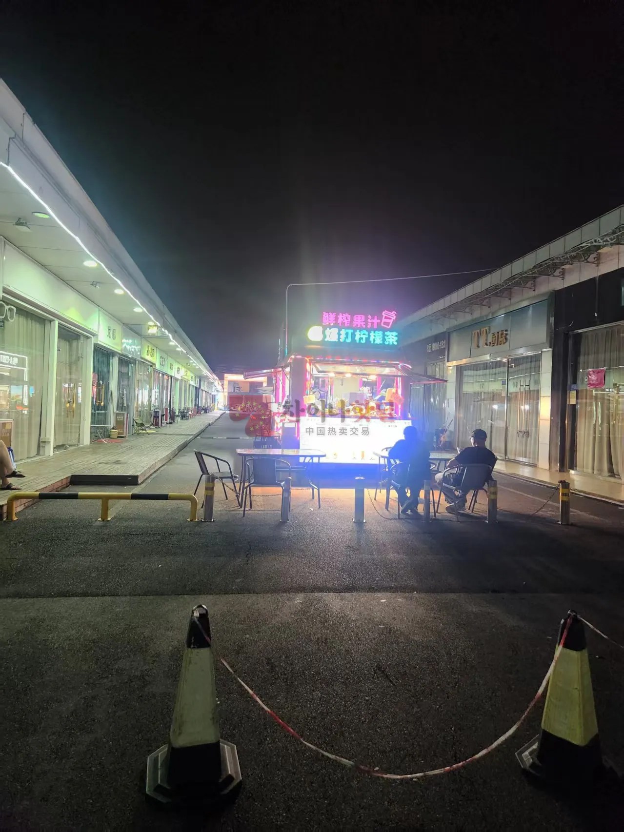 광저우 레플 야시장 중 한 곳..